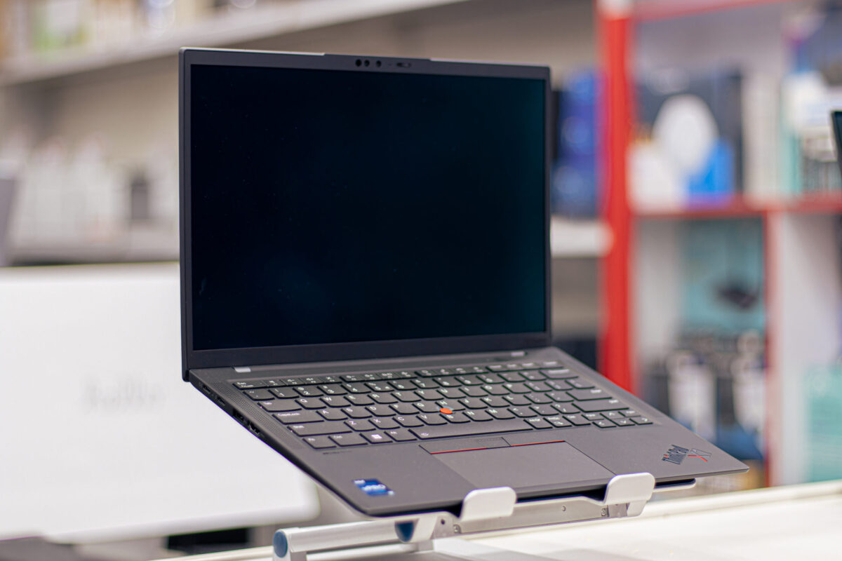 Lenovo X1 Carbon G11 14″ 2.8K i7-1370P - Image 2
