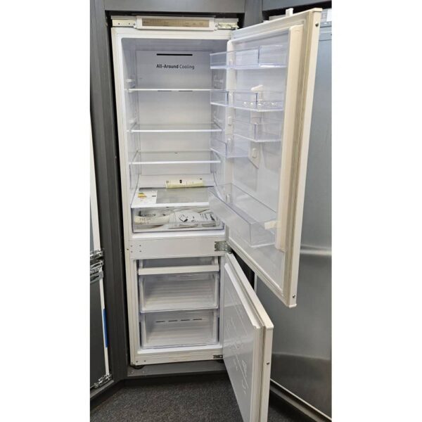 Samsung BRB26600FWW-EX DISPLAY Series 5 178cm Integrated 60/40 Frost Free Fridge Freezer