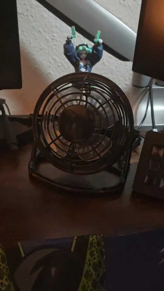 Silent USB Desk Fan 4 Blade Rotatable Mini Cooler photo review