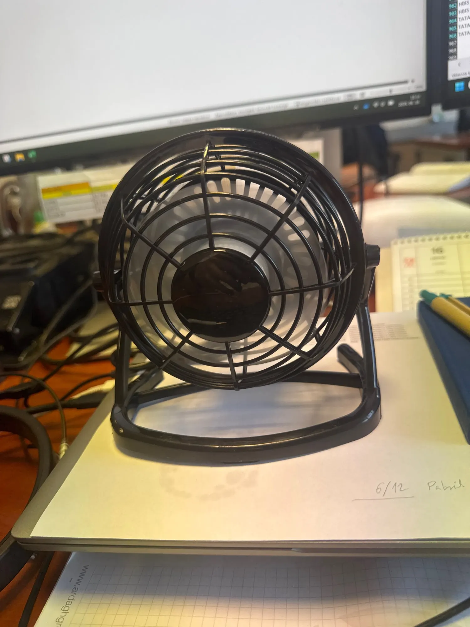 Silent USB Desk Fan 4 Blade Rotatable Mini Cooler photo review