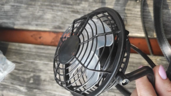 Silent USB Desk Fan 4 Blade Rotatable Mini Cooler photo review