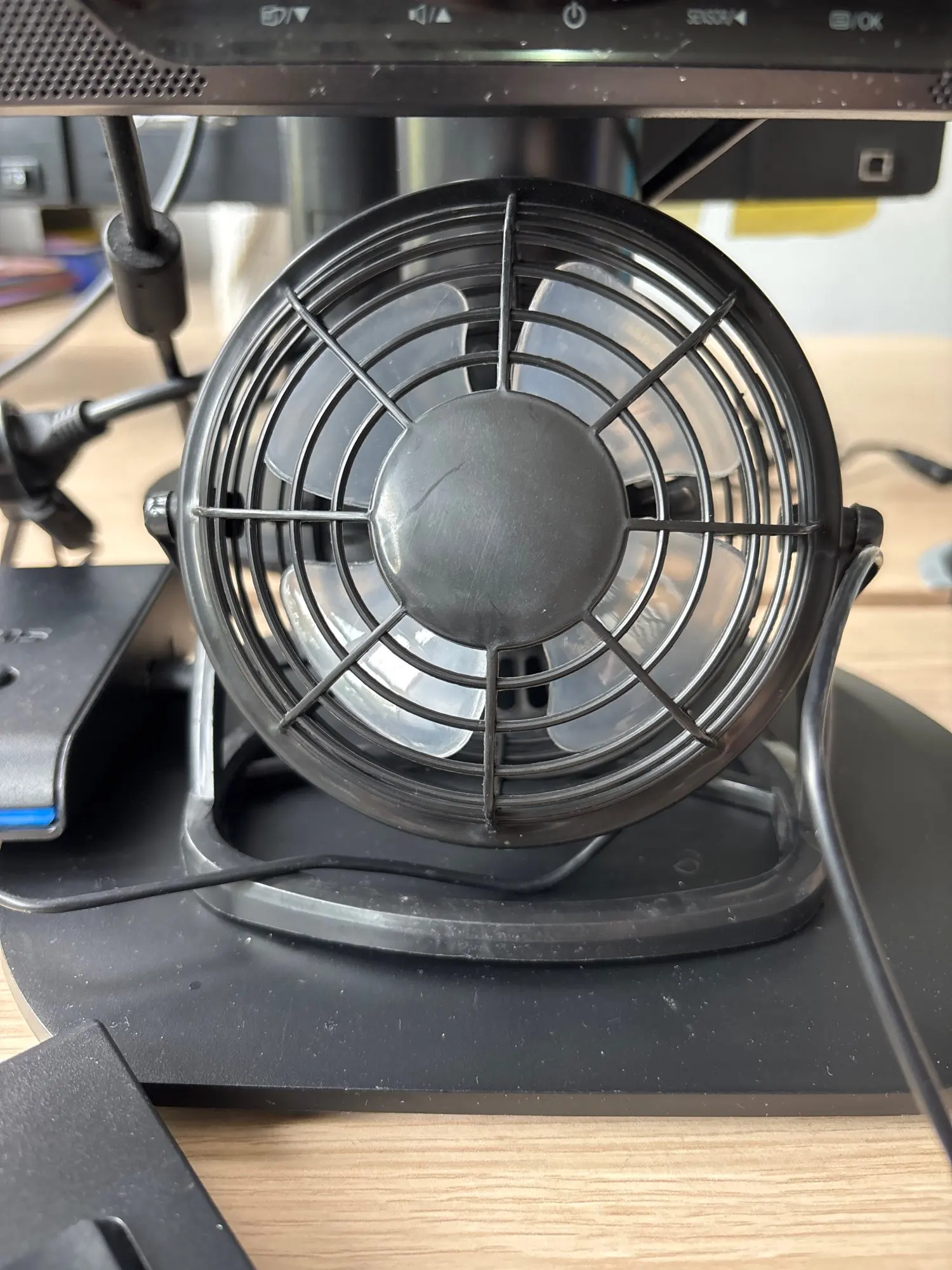 Silent USB Desk Fan 4 Blade Rotatable Mini Cooler photo review