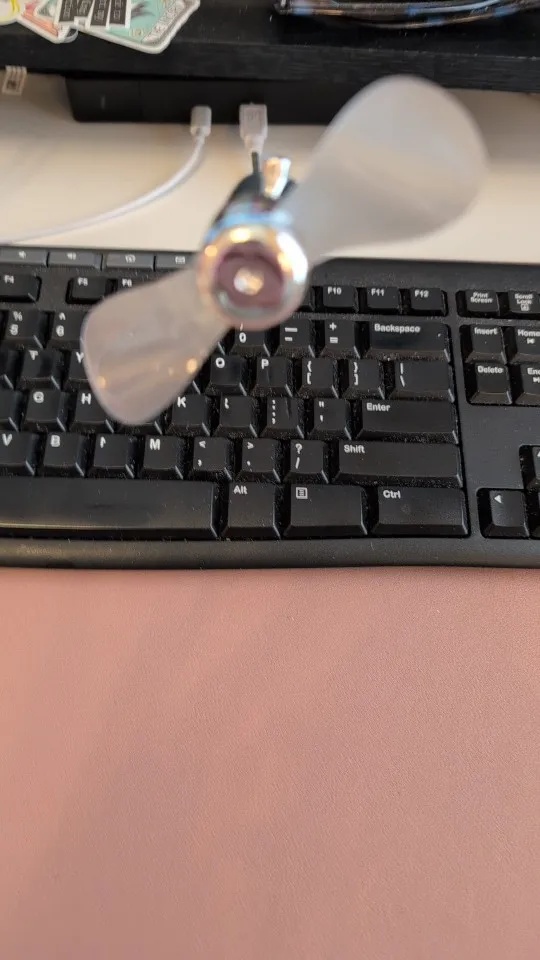 Energy Saving Portable USB Flexible Laptop Cooling Fan photo review