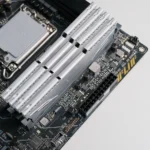 Close-up of ENVINDA DDR4 288-pin UDIMM RAM module