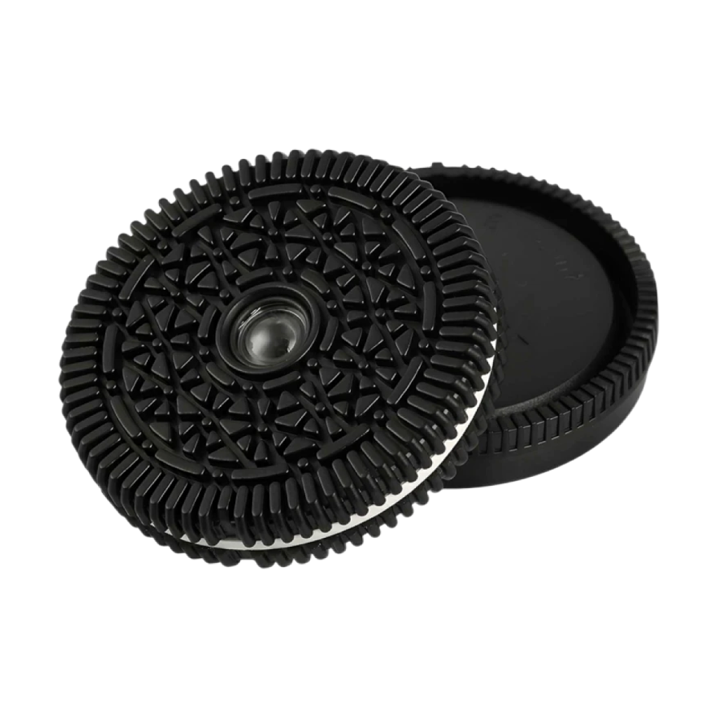 32mm F10 free focus pancake lens mounted on mirrorless camera